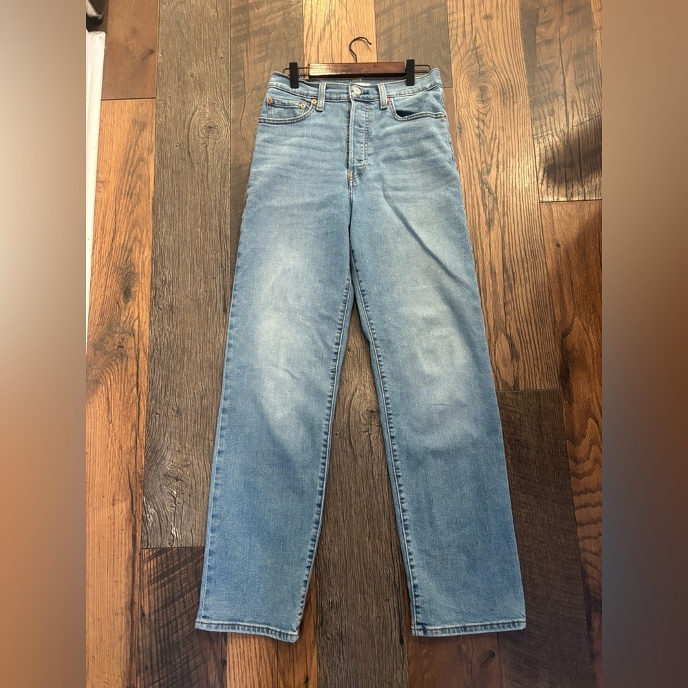 Levi's Ribcage Straight Leg Button Fly High Rise 24W Great Condition! - Picture 2 of 13